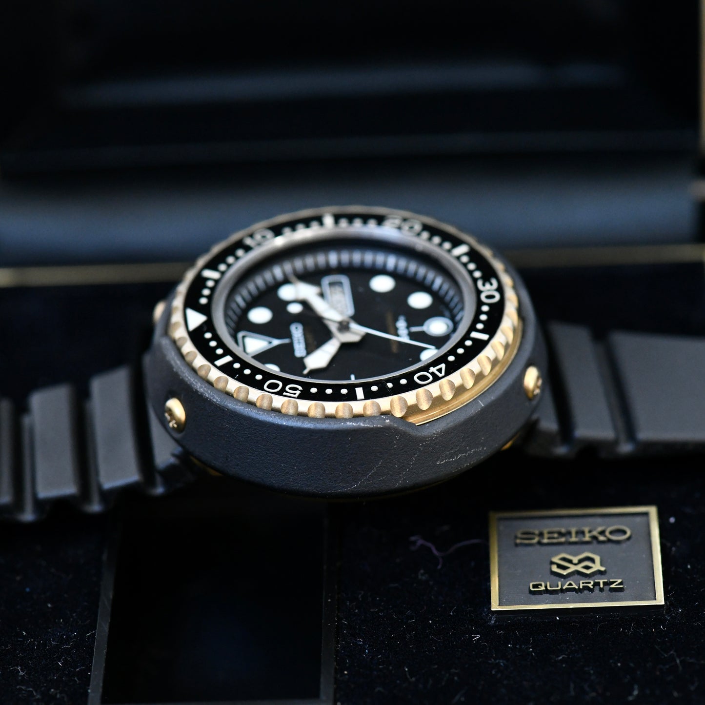 Seiko Golden Tuna 600m Professional Quartz 7549-7009 1982 - Boxed & Papers