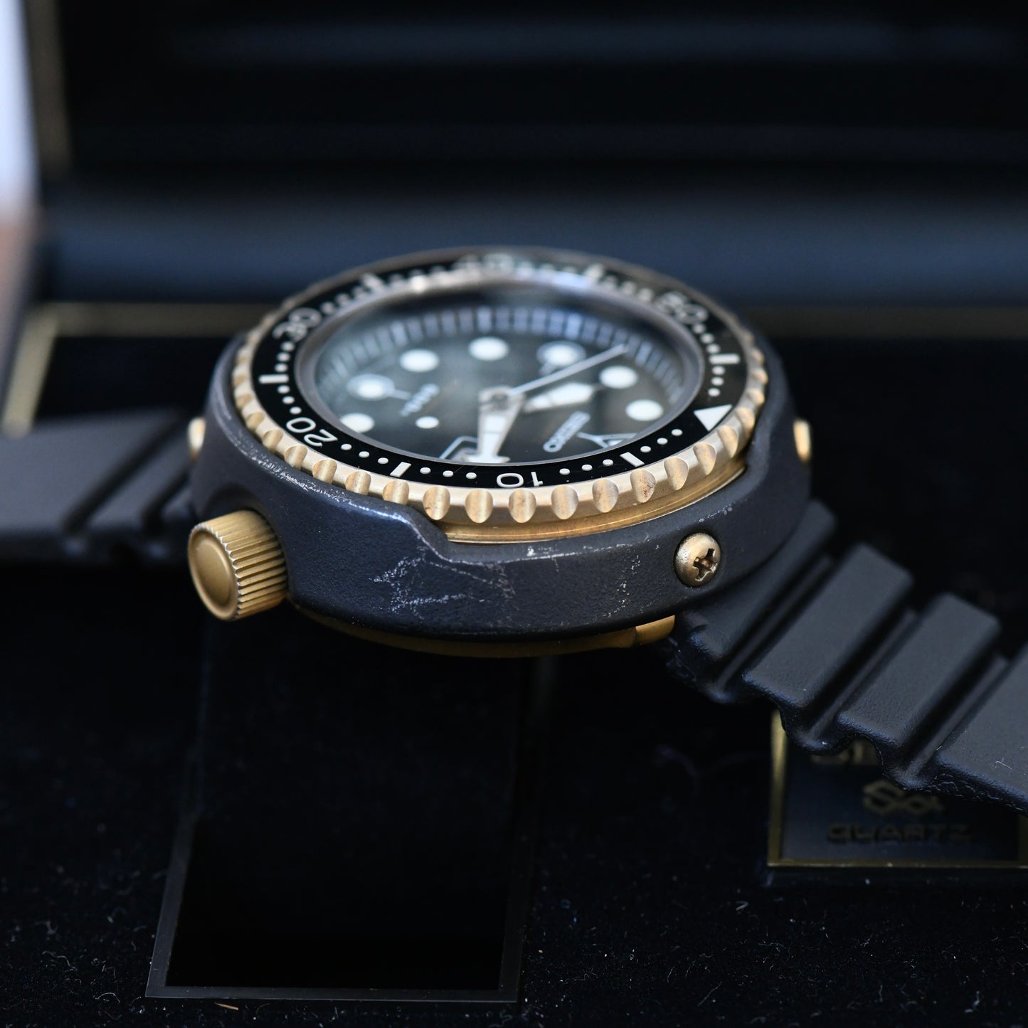 Seiko Golden Tuna 600m Professional Quartz 7549-7009 1982 - Boxed & Papers