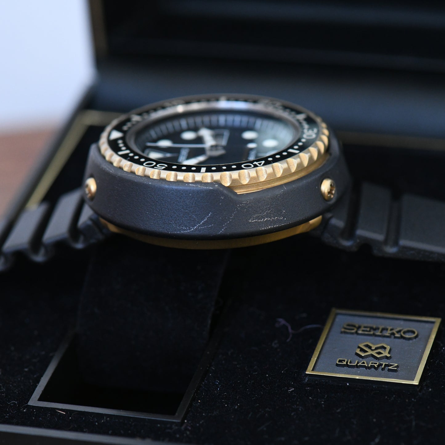 Seiko Golden Tuna 600m Professional Quartz 7549-7009 1982 - Boxed & Papers
