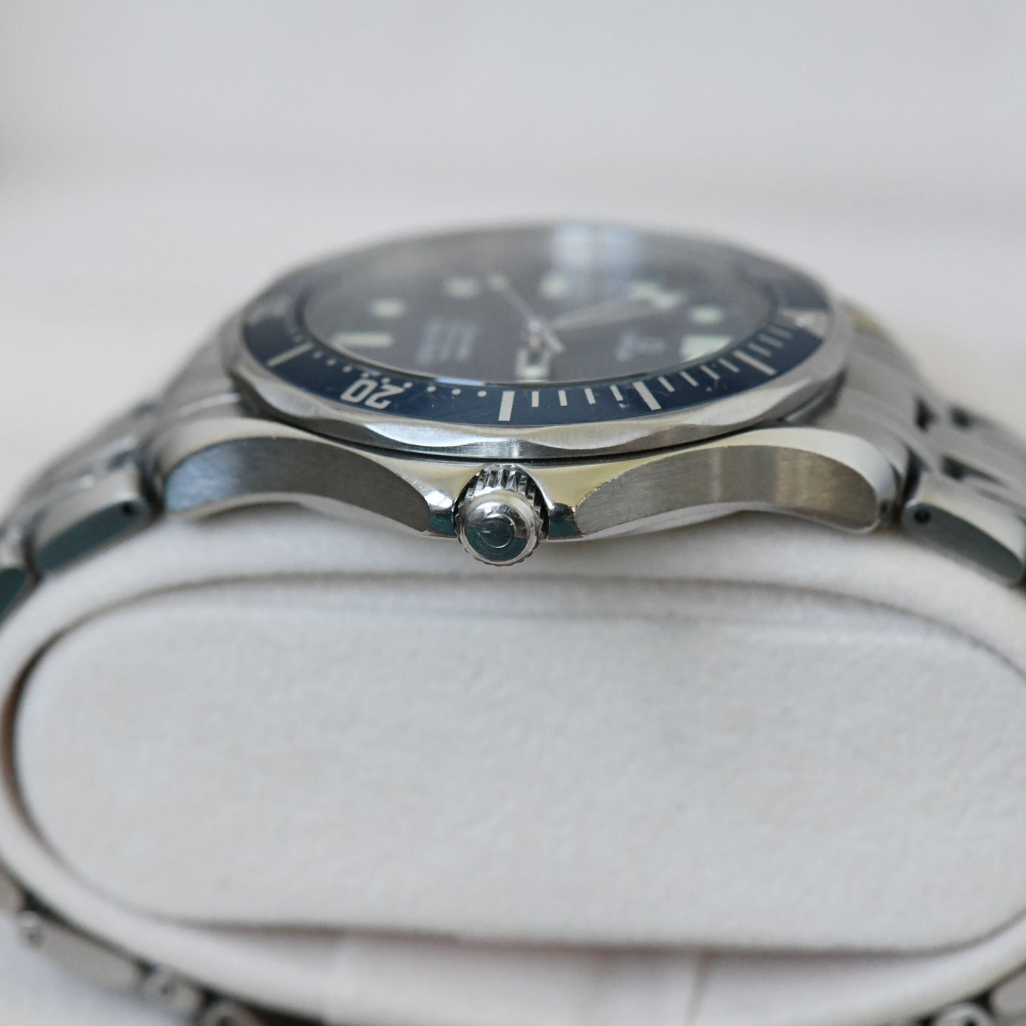 Omega Seamaster Professional 300m 41mm Full Size Quartz Diver 2541.80 Goldeneye