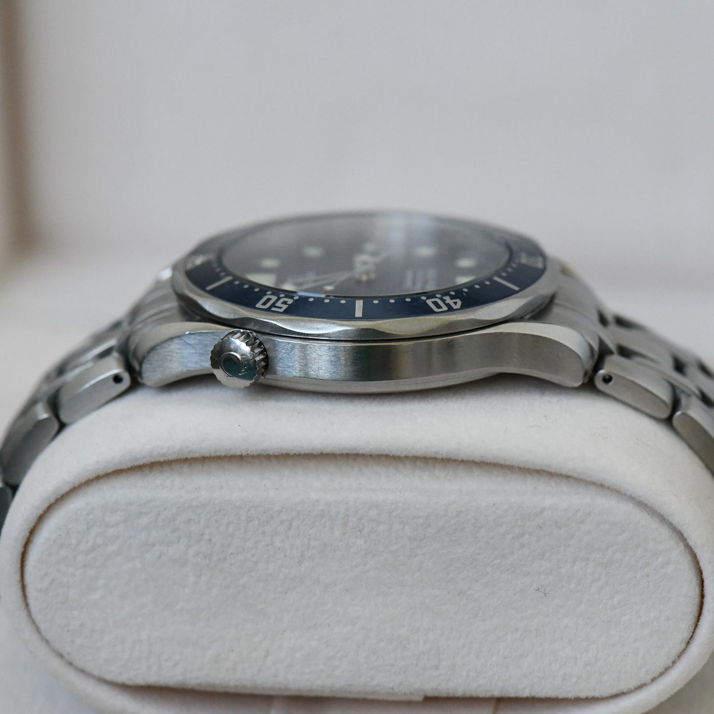 Omega Seamaster Professional 300m 41mm Full Size Quartz Diver 2541.80 Goldeneye