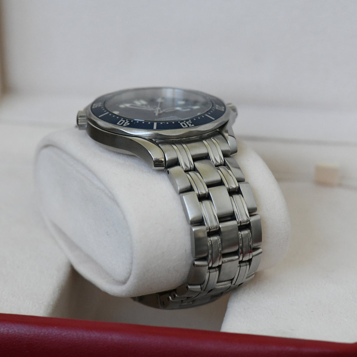 Omega Seamaster Professional 300m 41mm Full Size Quartz Diver 2541.80 Goldeneye