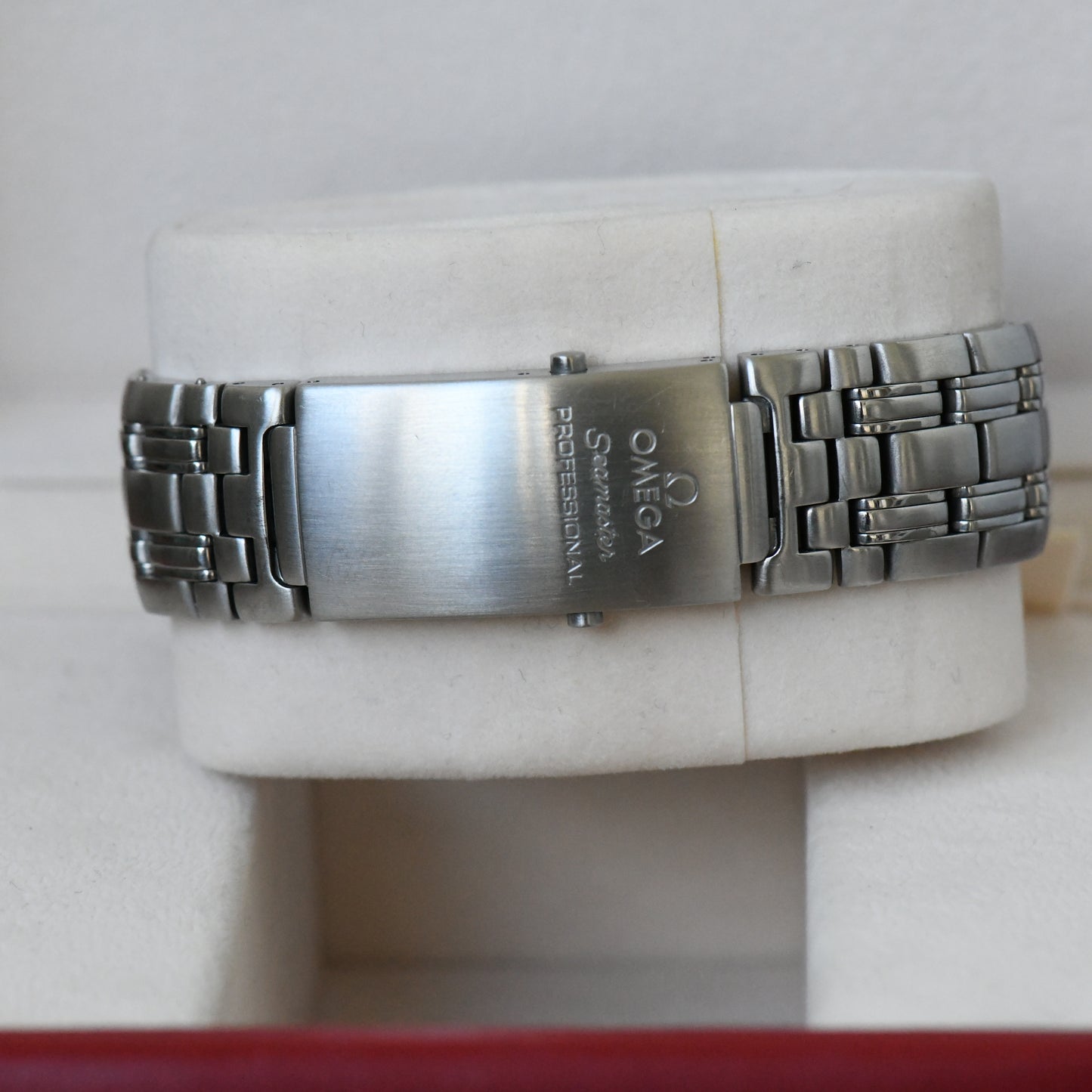 Omega Seamaster Professional 300m 41mm Full Size Quartz Diver 2541.80 Goldeneye