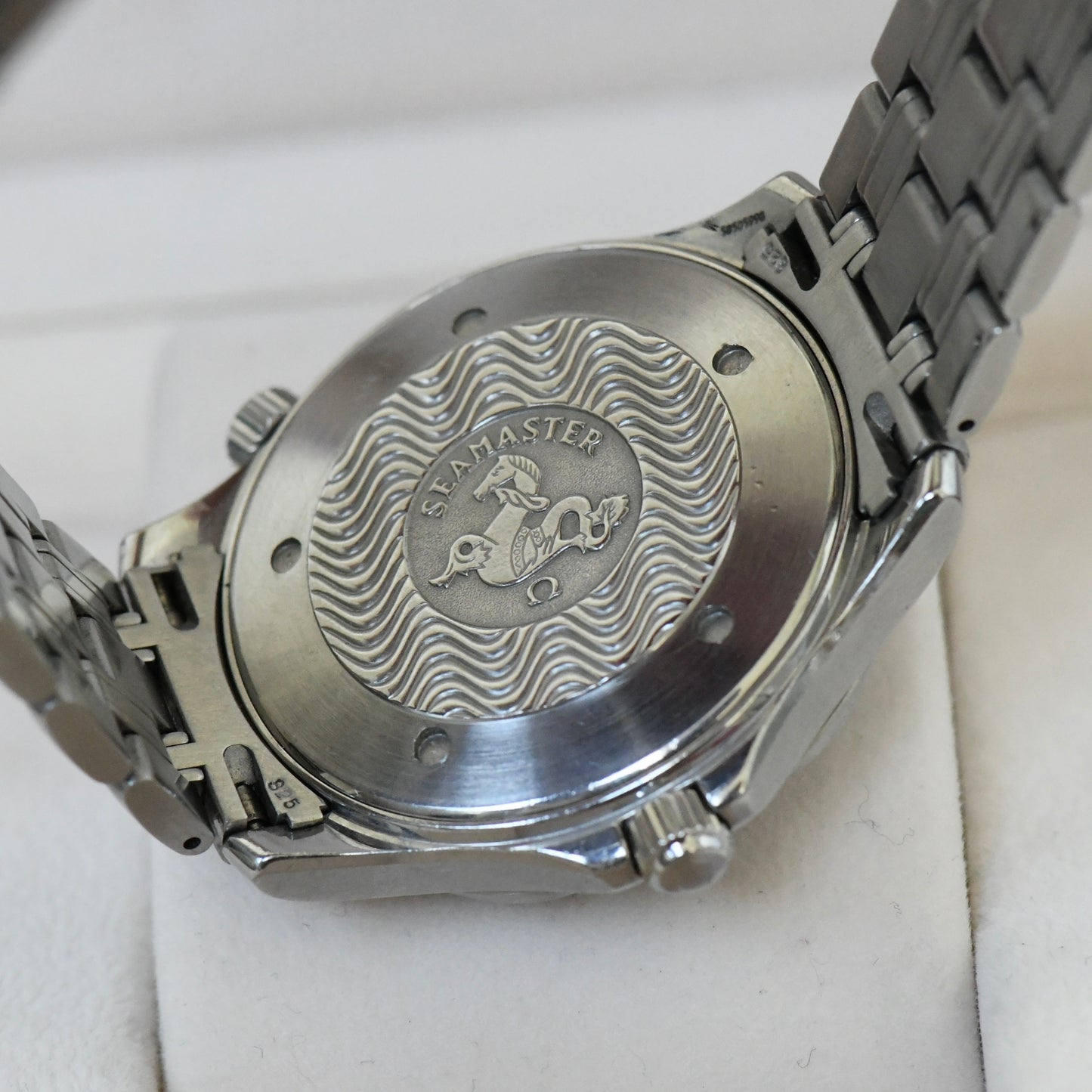 Omega Seamaster Professional 300m 41mm Full Size Quartz Diver 2541.80 Goldeneye