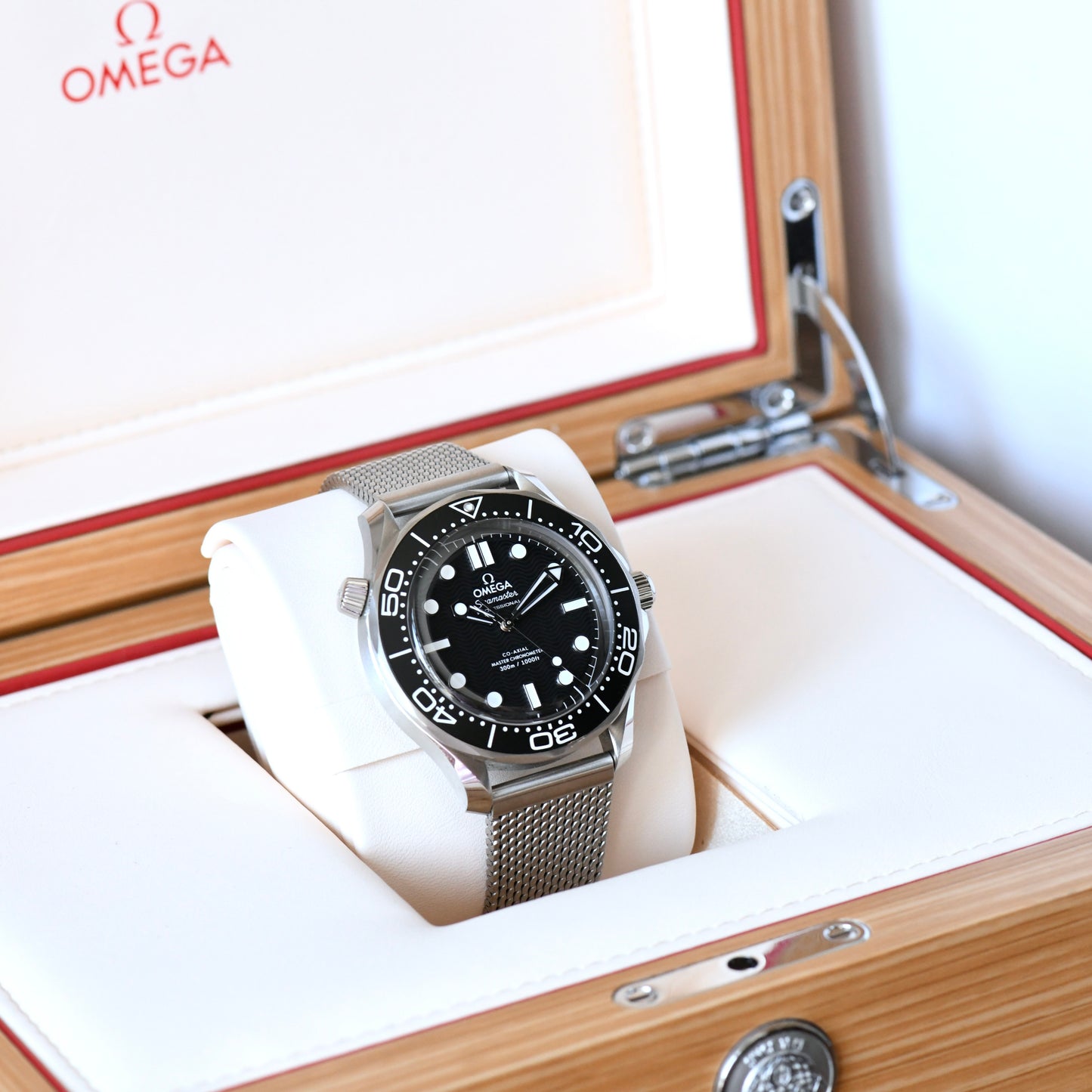 Omega Seamaster 300m Pro Black Wave Dial No Date 2025 Mesh Bracelet Box & Papers