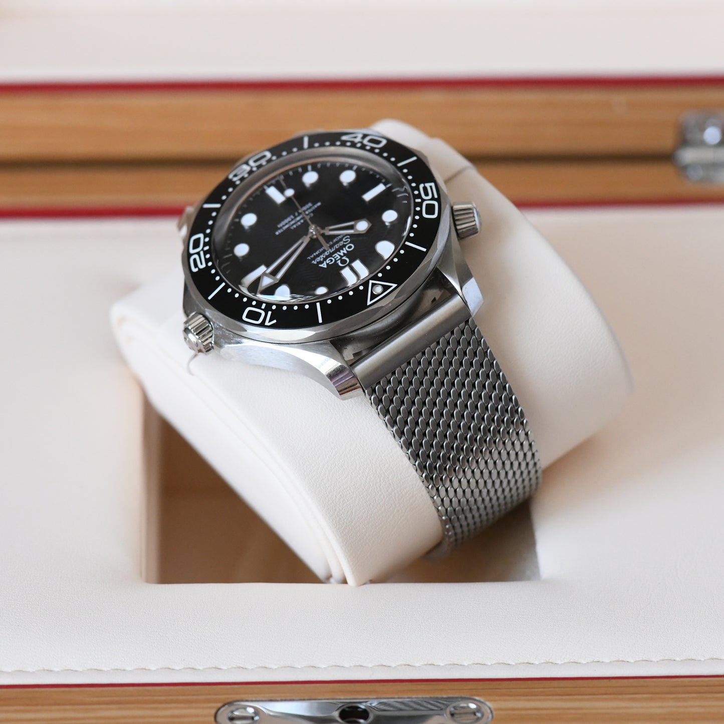 Omega Seamaster 300m Pro Black Wave Dial No Date 2025 Mesh Bracelet Box & Papers