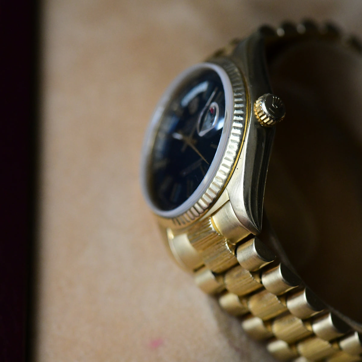 Rolex Day-Date Blue Dial 18038 Solid Gold 18K 1982 Bark Finish President - Boxed