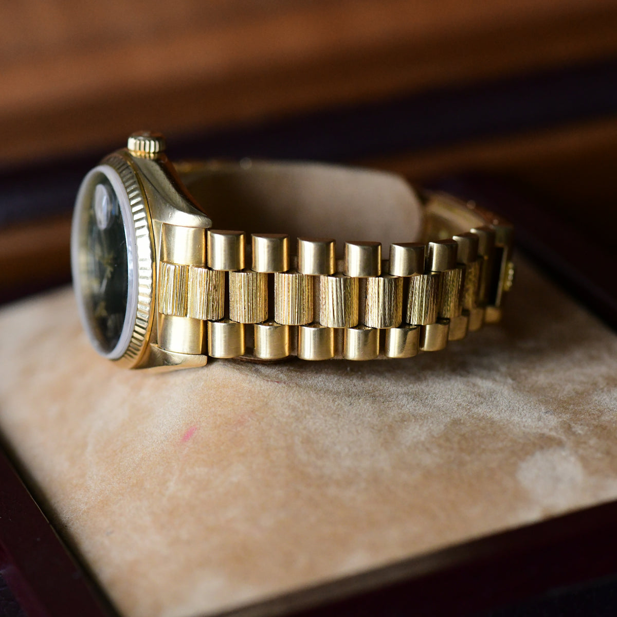 Rolex Day-Date Blue Dial 18038 Solid Gold 18K 1982 Bark Finish President - Boxed