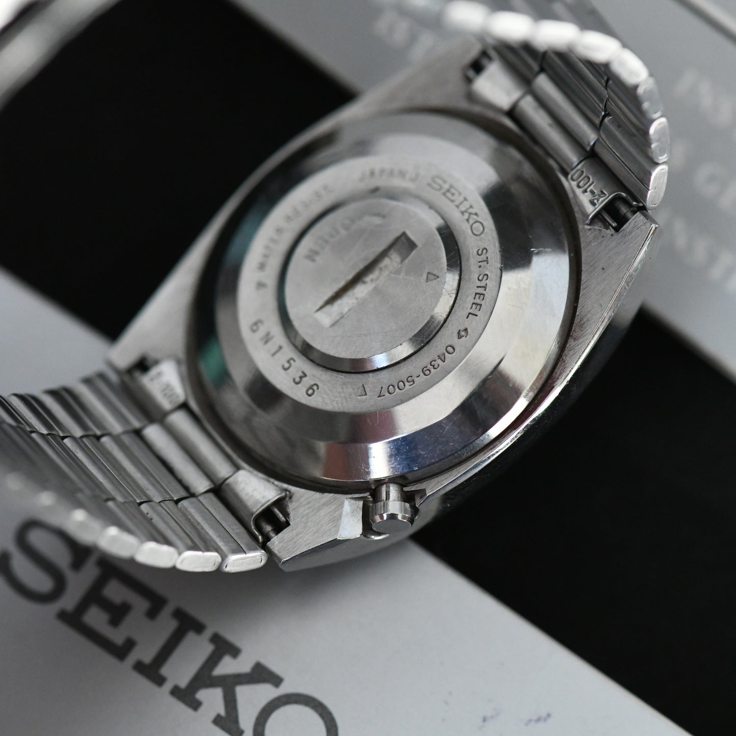 Seiko Quartz LC Vintage 1977 LCD Men's Stainless Steel Watch 0439-5007 w/ Papers