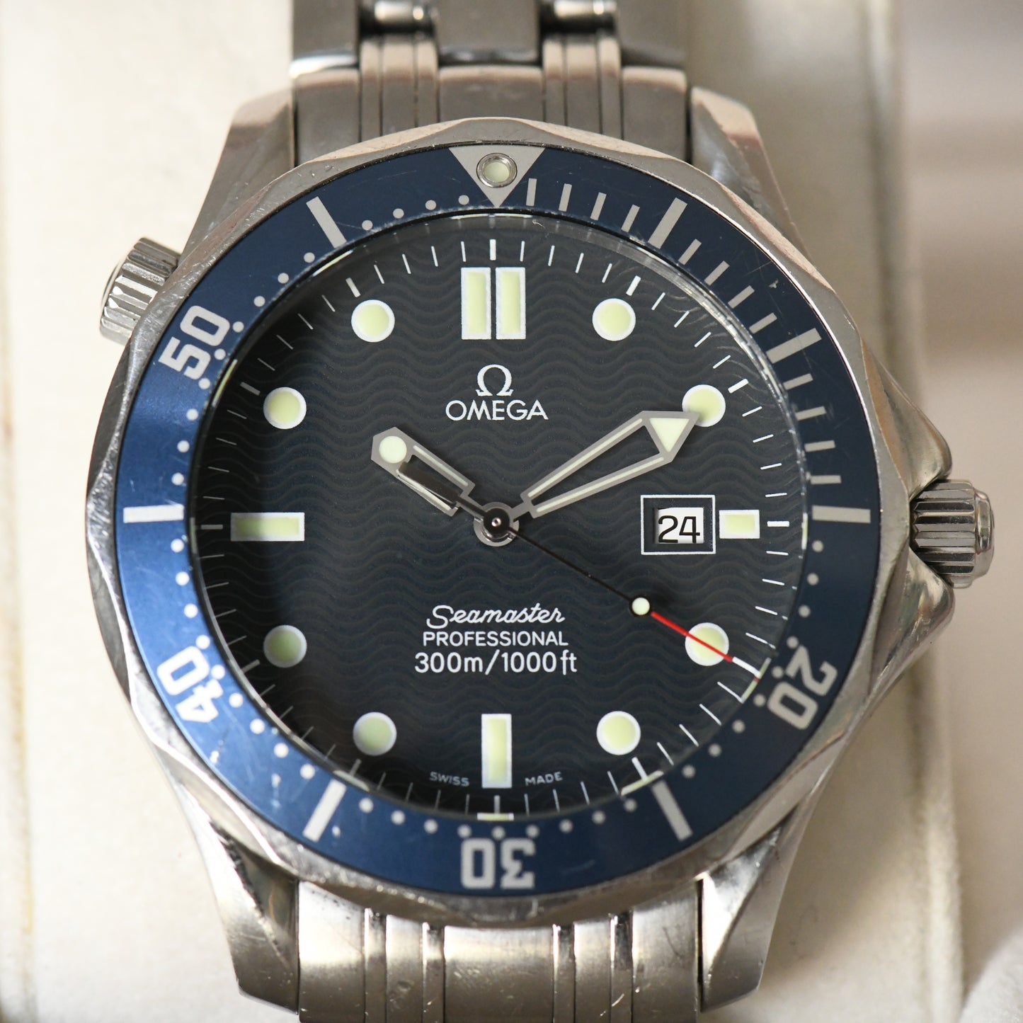 Omega Seamaster Professional 300m 41mm Full Size Quartz Diver 2541.80 Goldeneye
