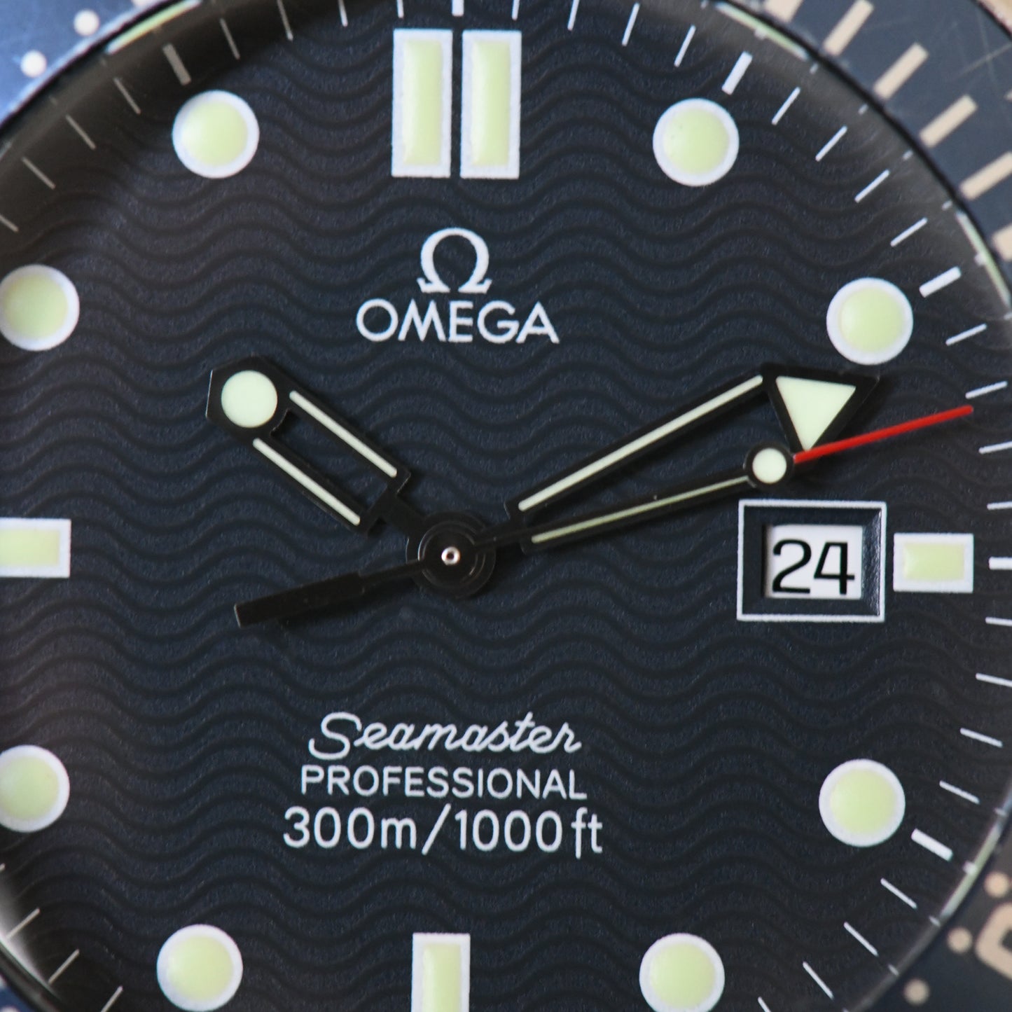 Omega Seamaster Professional 300m 41mm Full Size Quartz Diver 2541.80 Goldeneye
