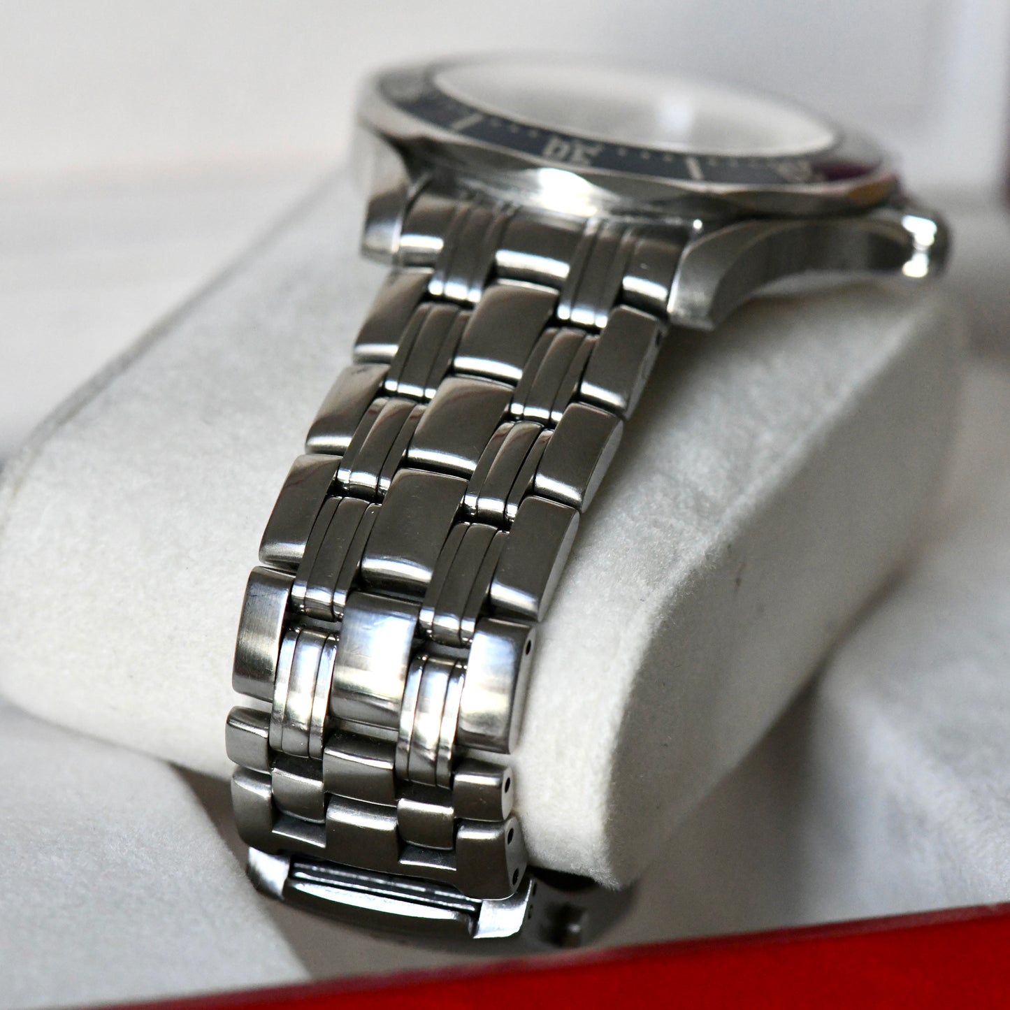 Omega Seamaster Professional 300m 41mm Full Size Quartz Diver 2541.80 Goldeneye