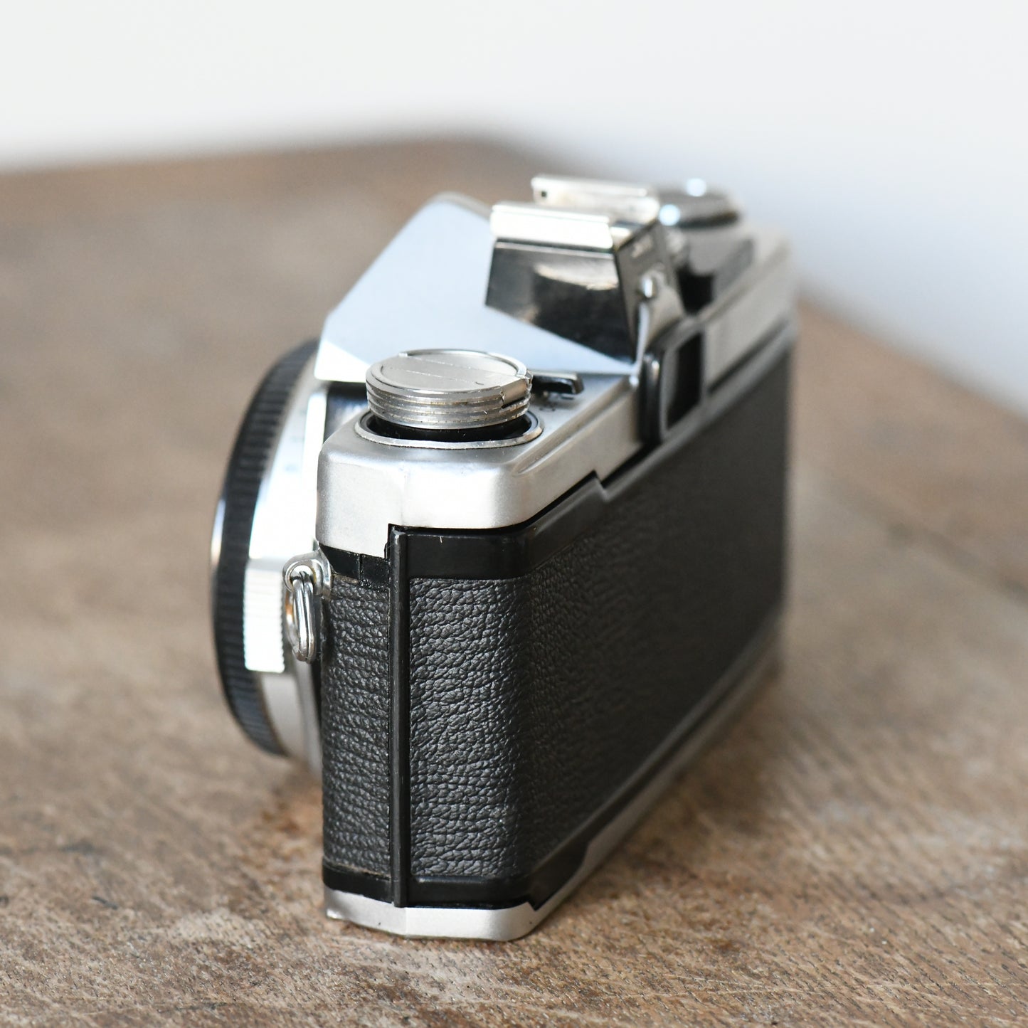 Olympus OM-1 Early Pre MD Silver 35mm Film SLR Camera Body - New Light Seals