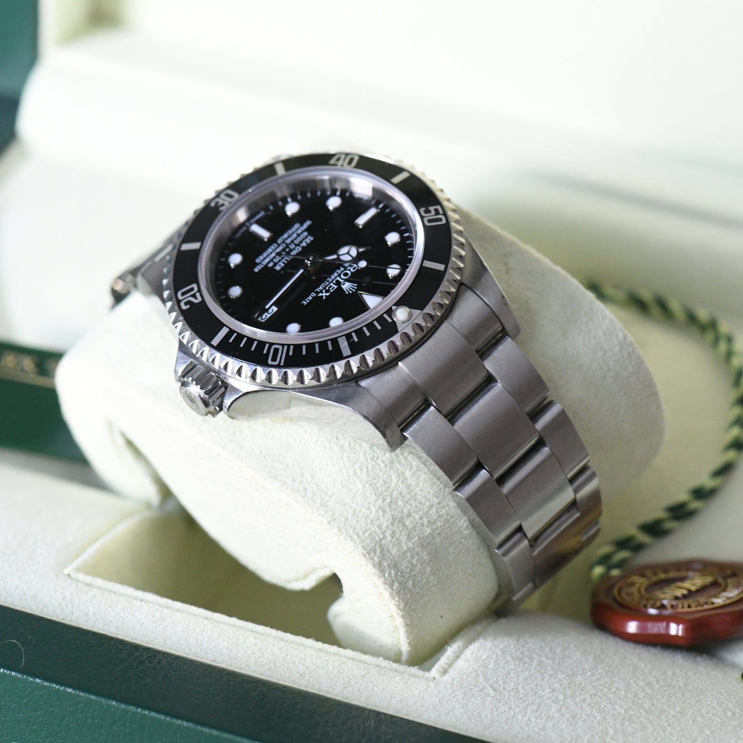 Rolex Sea-Dweller 4000 16600 Oyster Perpetual 2004 Dive Watch Boxed Set