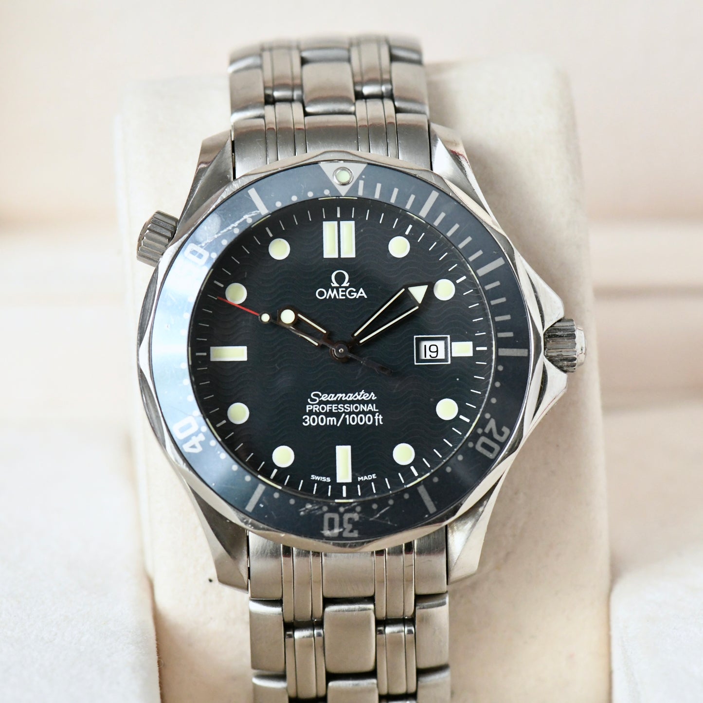 Omega Seamaster Professional 300m 41mm Full Size Quartz Diver 2541.80 Goldeneye
