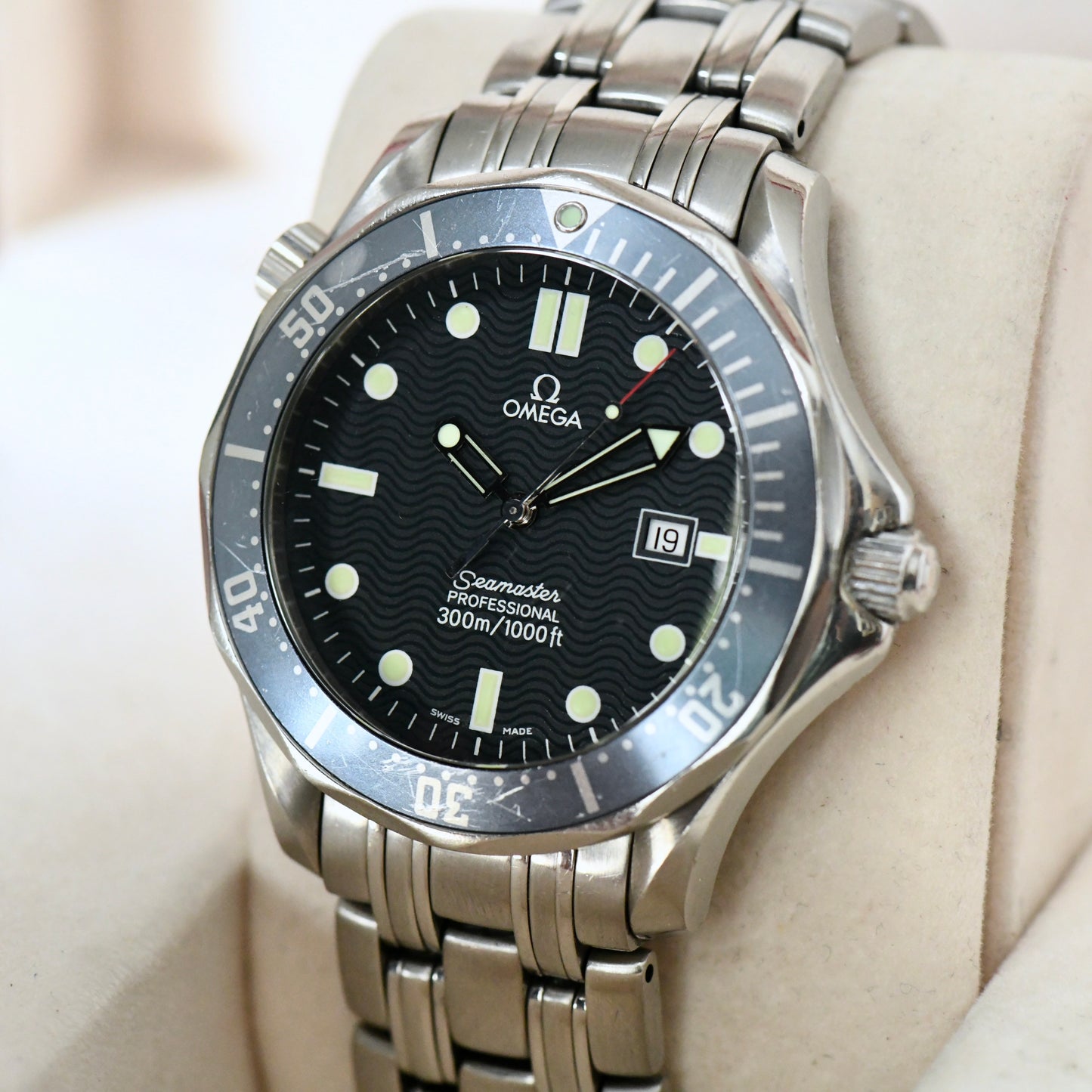 Omega Seamaster Professional 300m 41mm Full Size Quartz Diver 2541.80 Goldeneye