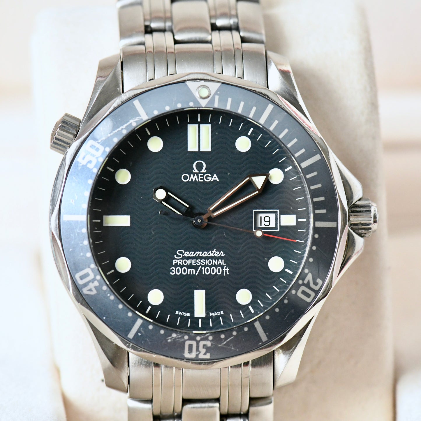 Omega Seamaster Professional 300m 41mm Full Size Quartz Diver 2541.80 Goldeneye