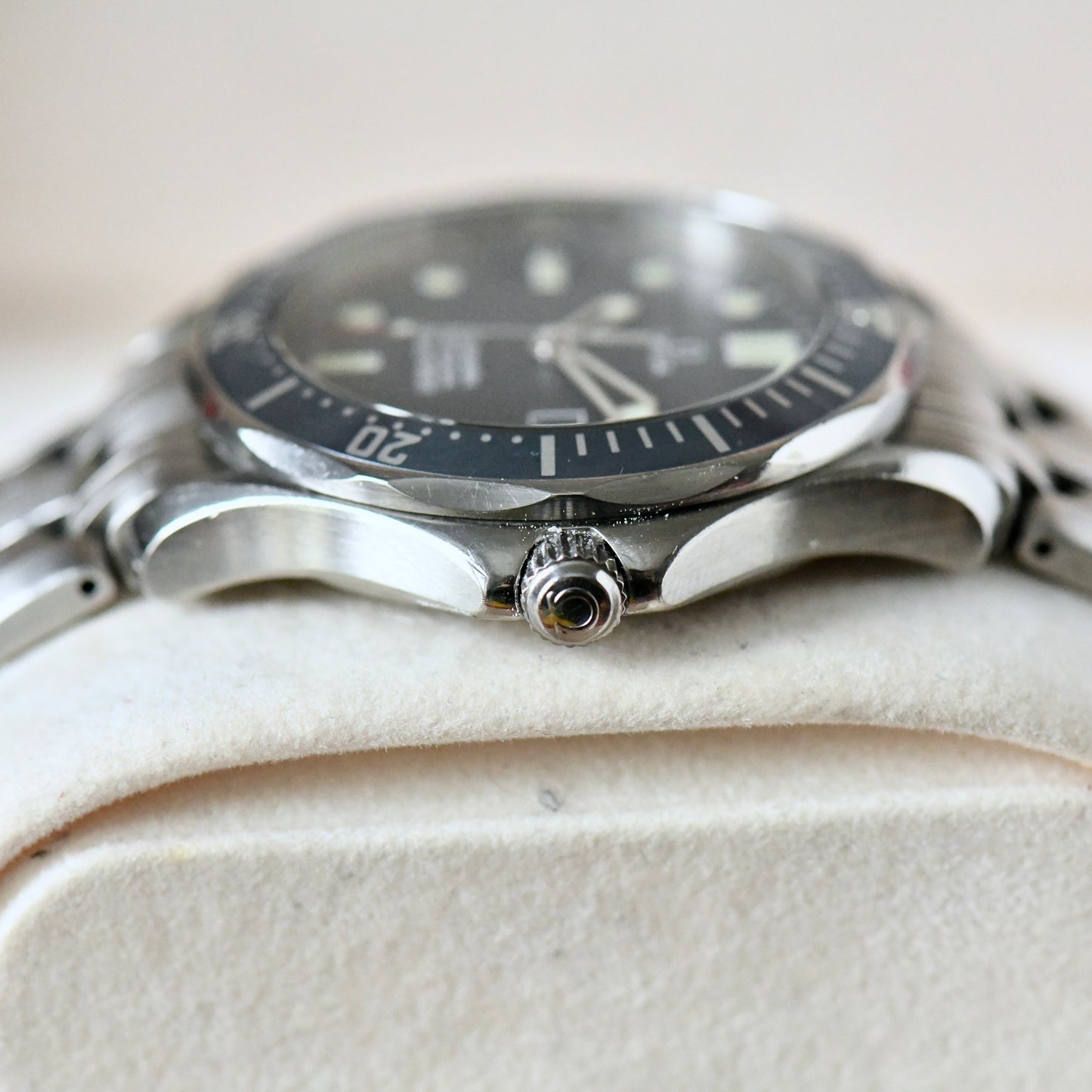 Omega Seamaster Professional 300m 41mm Full Size Quartz Diver 2541.80 Goldeneye