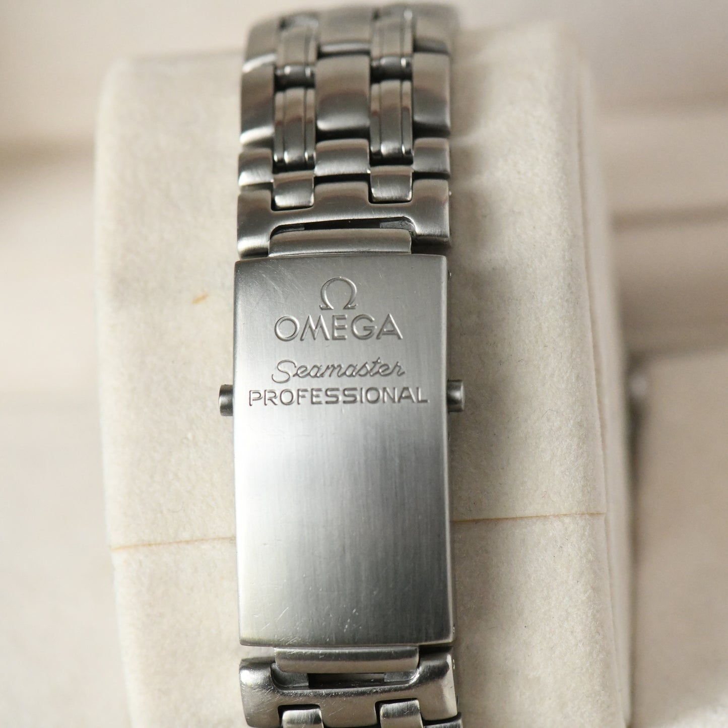 Omega Seamaster Professional 300m 41mm Full Size Quartz Diver 2541.80 Goldeneye