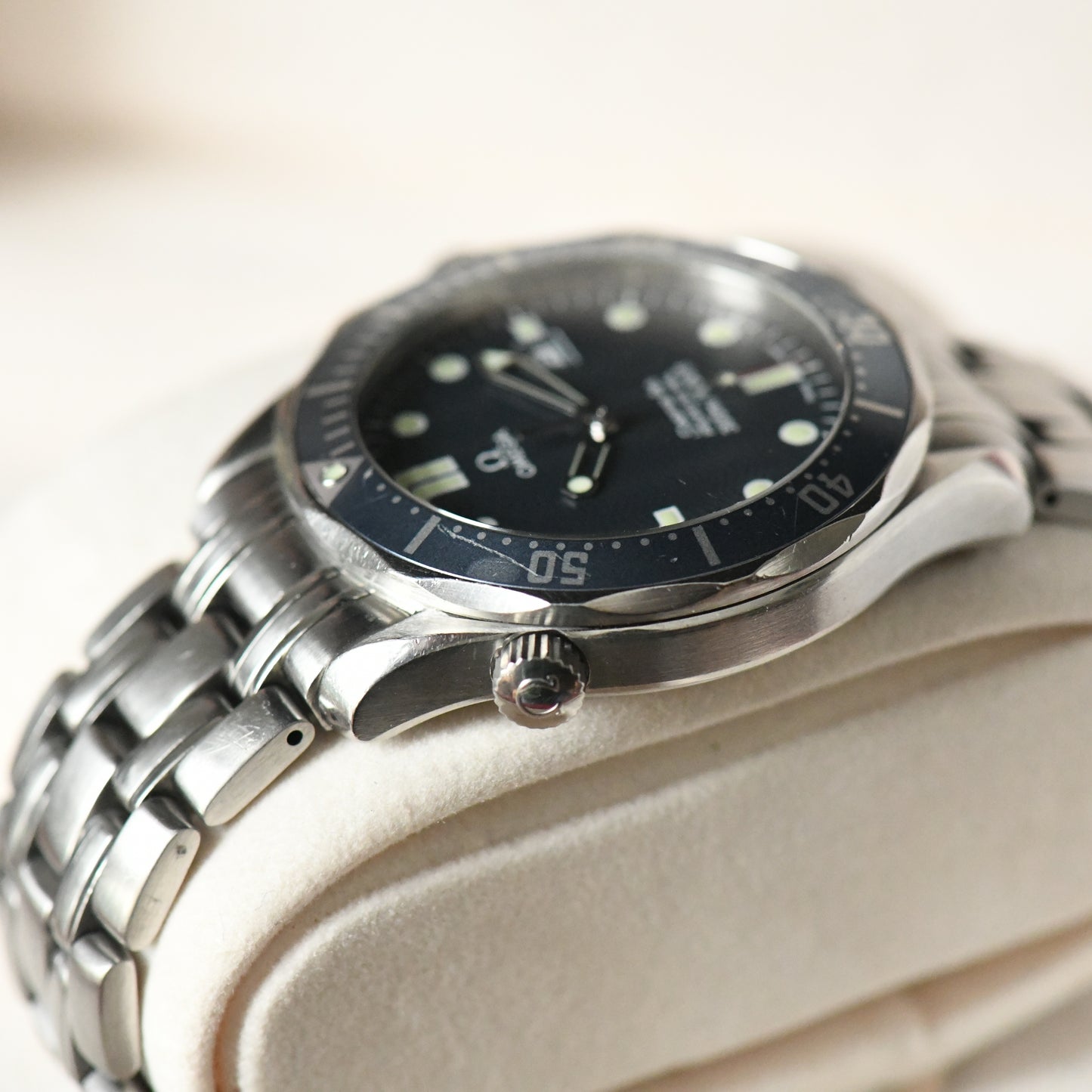 Omega Seamaster Professional 300m 41mm Full Size Quartz Diver 2541.80 Goldeneye
