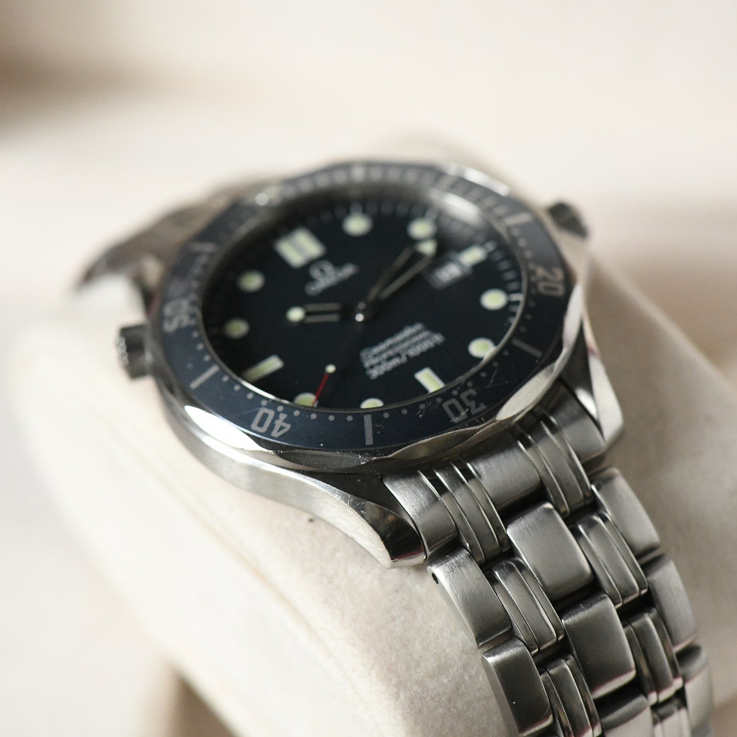 Omega Seamaster Professional 300m 41mm Full Size Quartz Diver 2541.80 Goldeneye