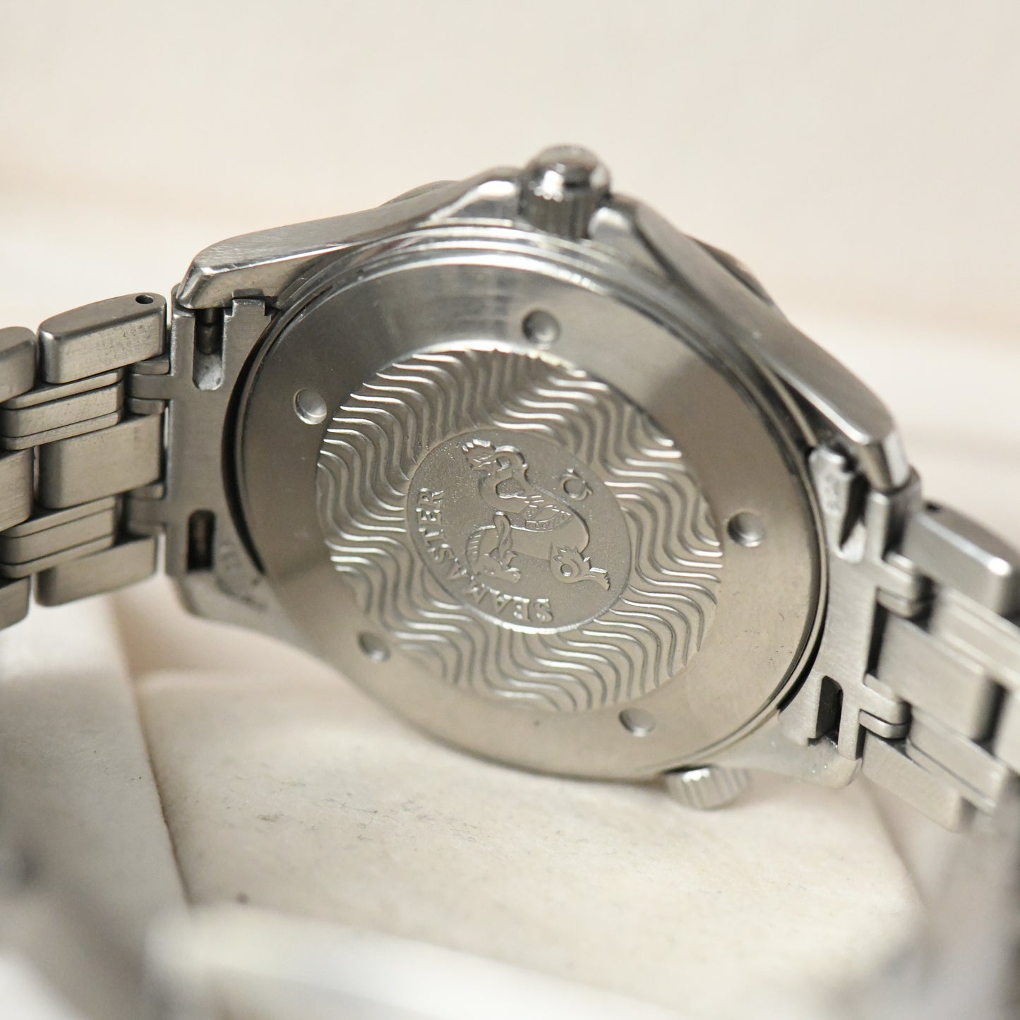Omega Seamaster Professional 300m 41mm Full Size Quartz Diver 2541.80 Goldeneye