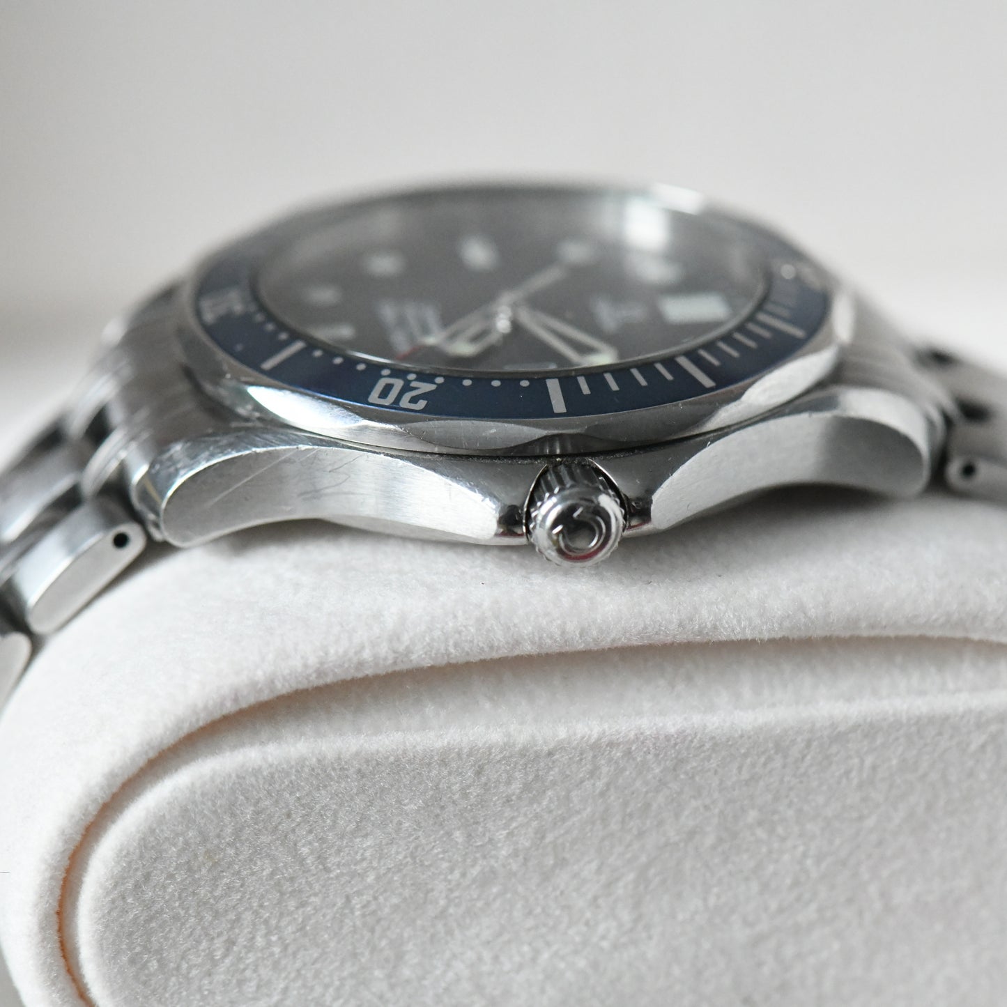 Omega Seamaster Pro 300m 41mm Full Size Quartz Diver 2541.80 Goldeneye Full B&P