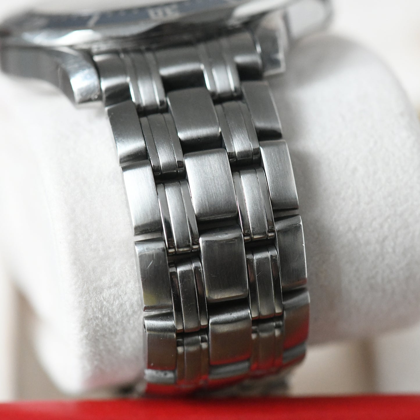 Omega Seamaster Pro 300m 41mm Full Size Quartz Diver 2541.80 Goldeneye Full B&P