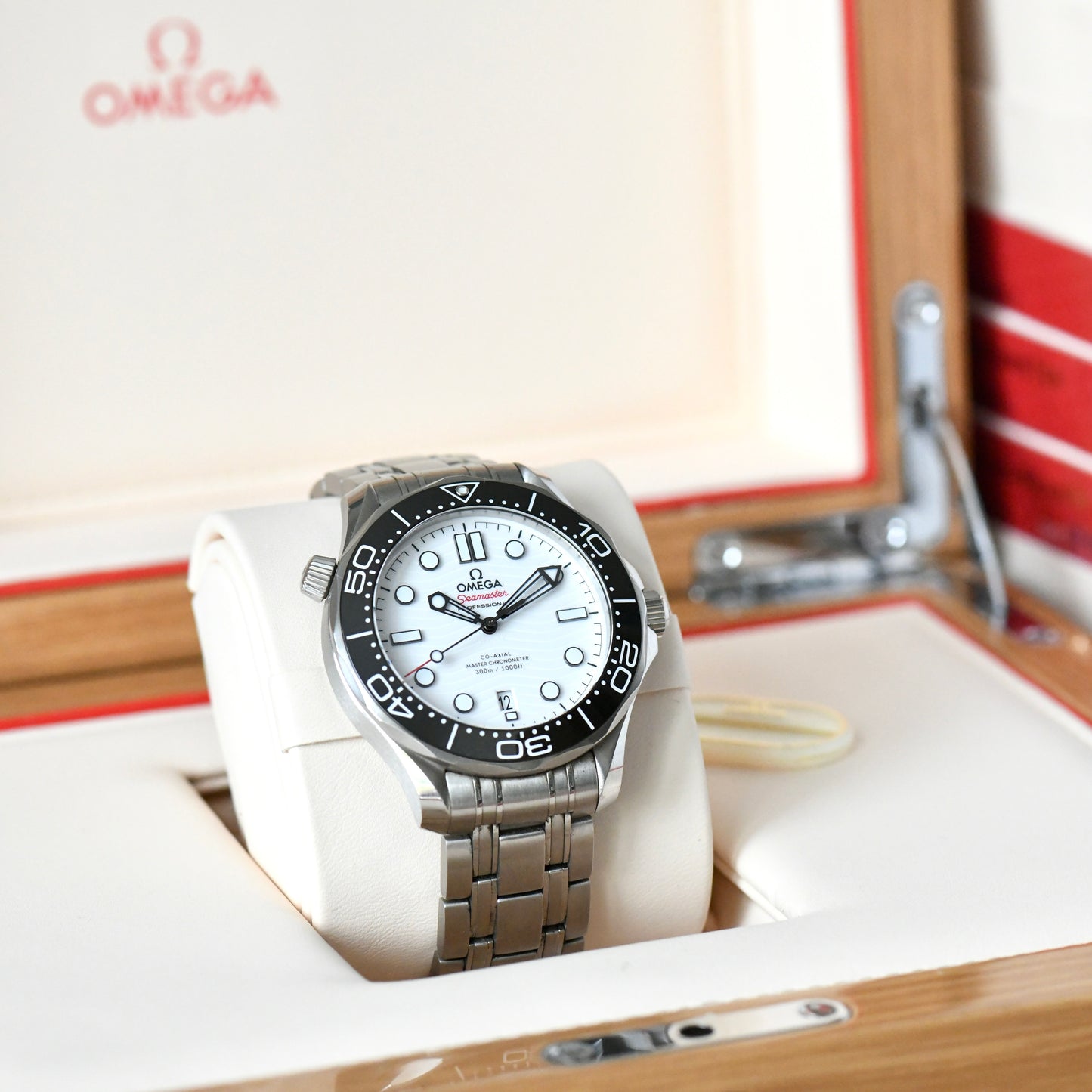 Omega Seamaster 300m Diver Master Chronometer 2022 White Dial Watch Box & Papers