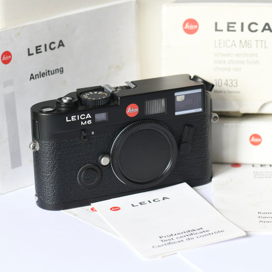 Leica M6 TTL 0.72 Black 35mm Rangefinder Film Camera Body Only Boxed