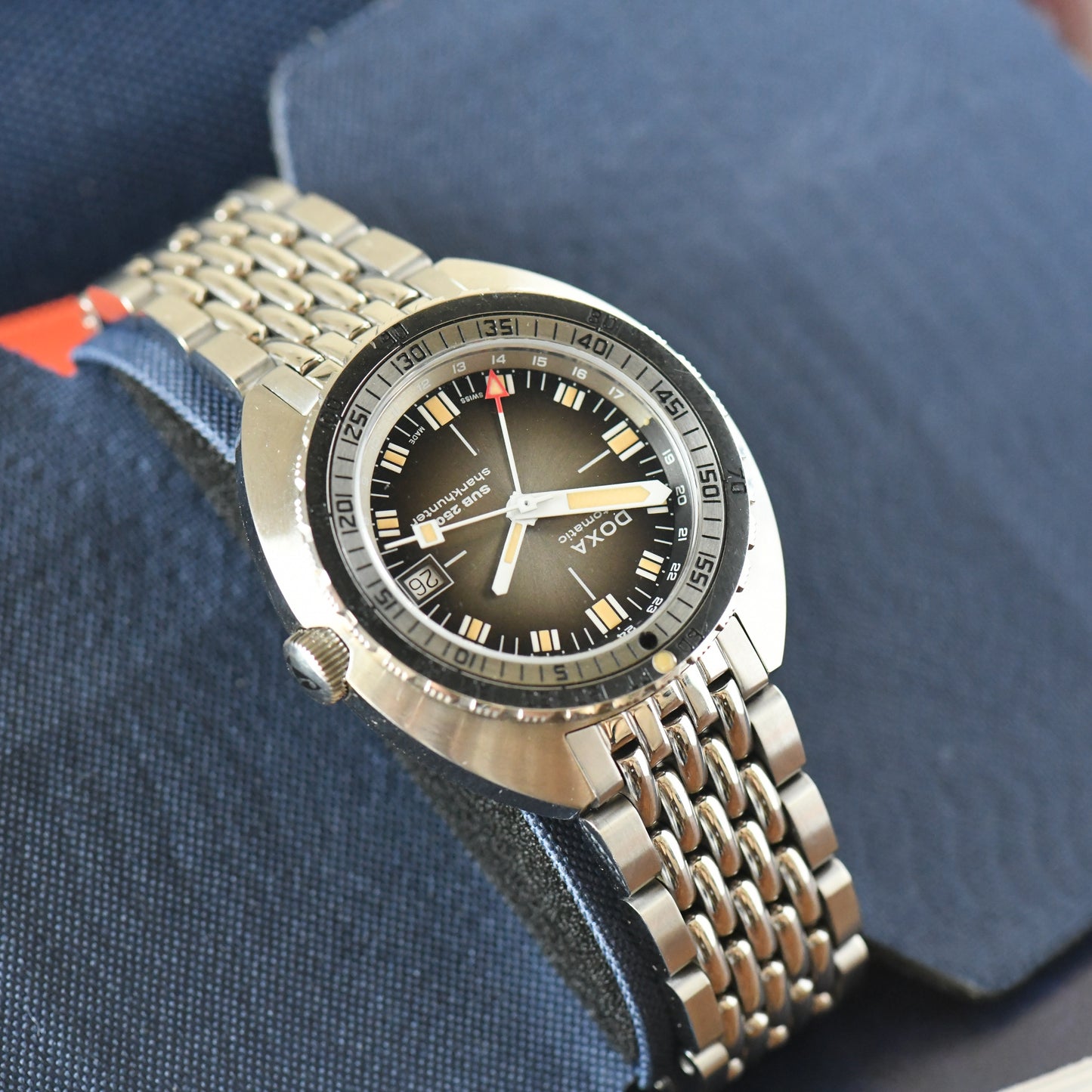 Doxa 250T GMT Sharkhunter "Vintage" - Dive Watch - 2025 Full Set - Box and Papers
