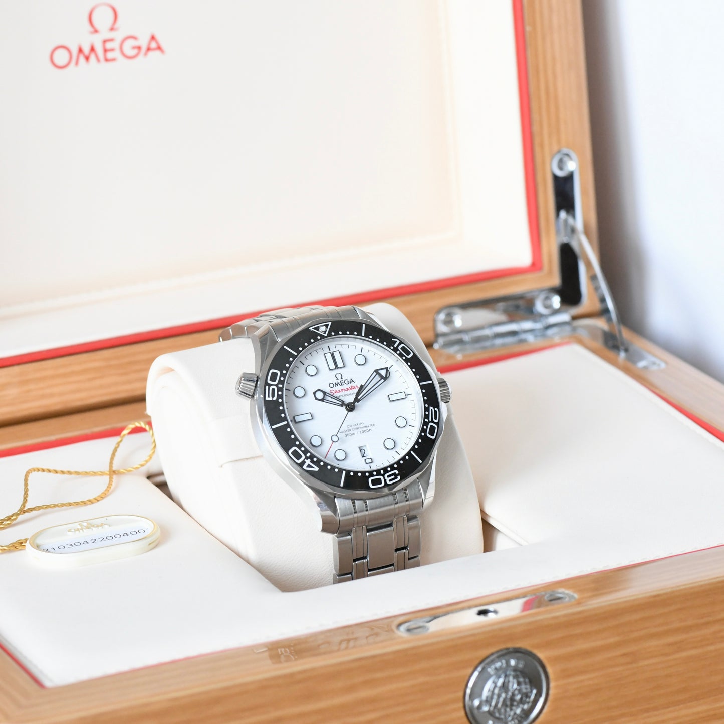 Omega Seamaster 300m Diver Master Chronometer White Dial Watch Box &amp; Papers