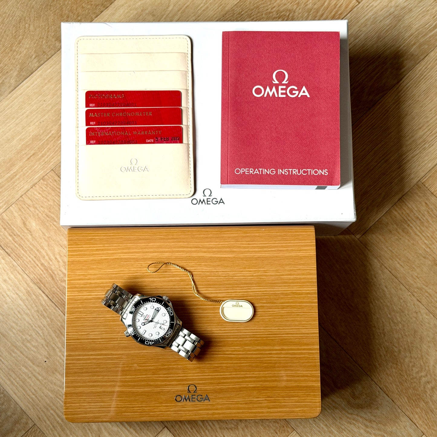 Omega Seamaster 300m Diver Master Chronometer 2022 White Dial Watch Box & Papers